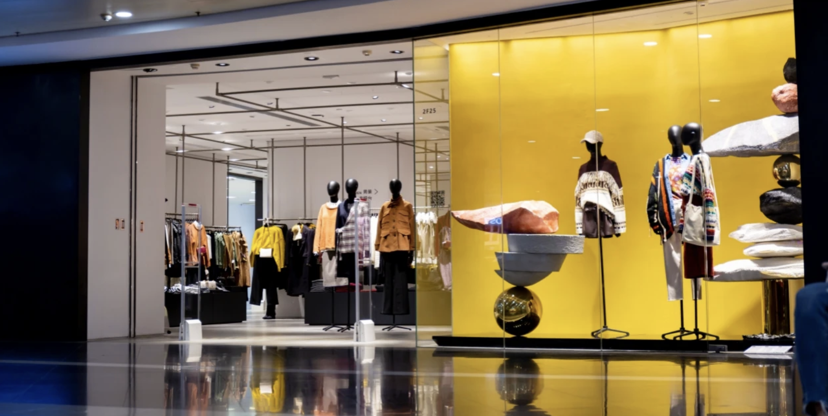 Case_Clothing chain brand advertising machine_Vincanwo Group