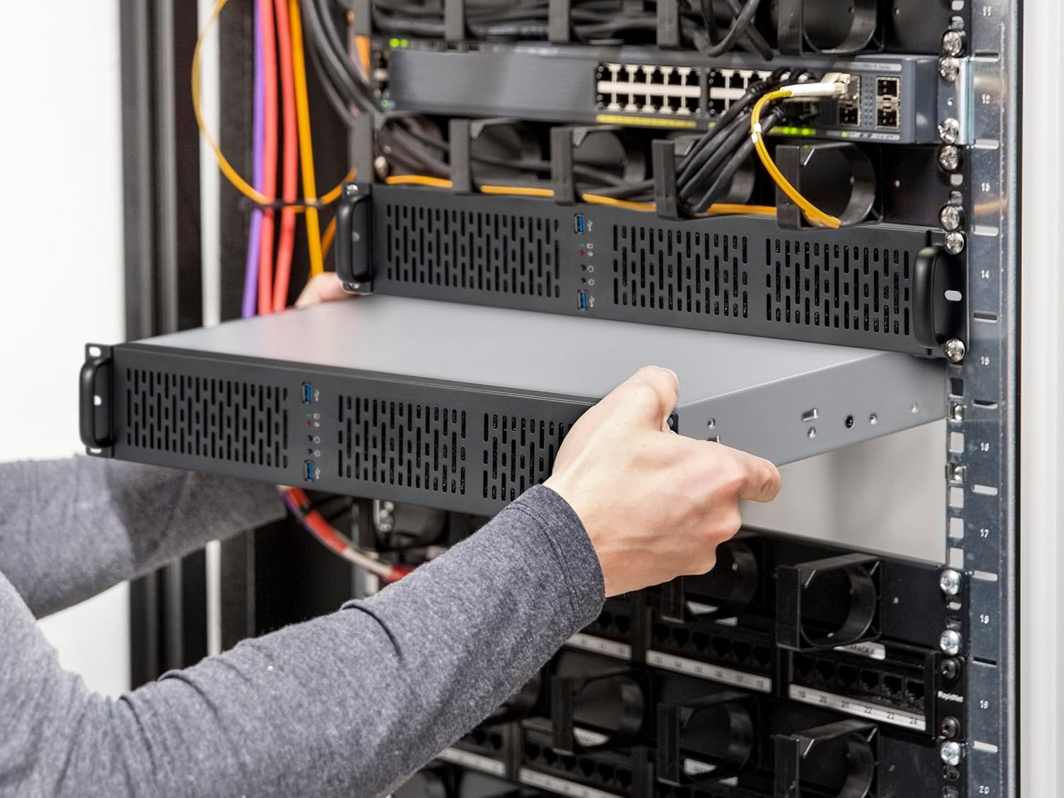 2U Server Chassis Rackmount Case | 4 x 3.5 HDD Bays | Micro-ATX Compatible | IPC-2U